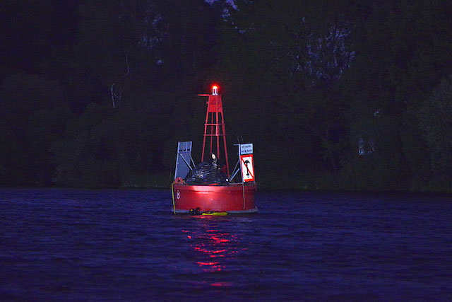 2019/107/20190514-22u30 GB 003 Persoon te water Nieuwemeerdijk.jpg